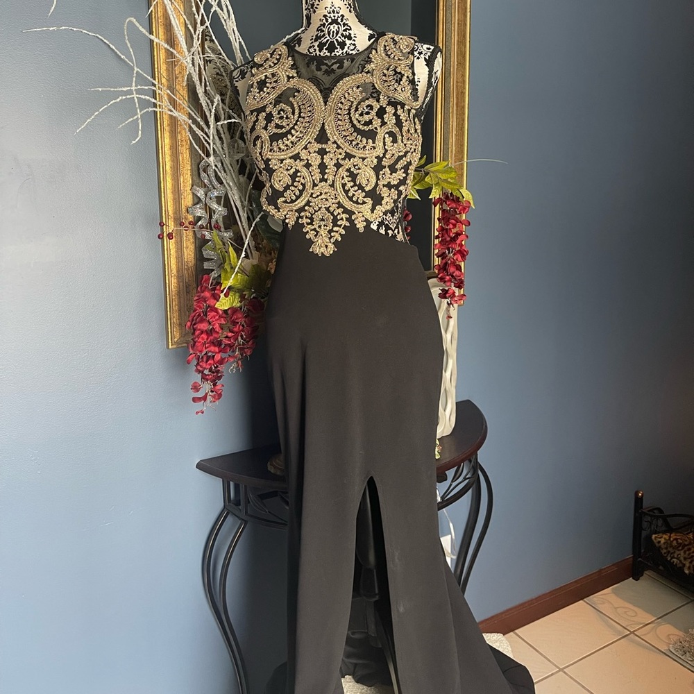 Beautiful Formal / Prom Dress / Gown